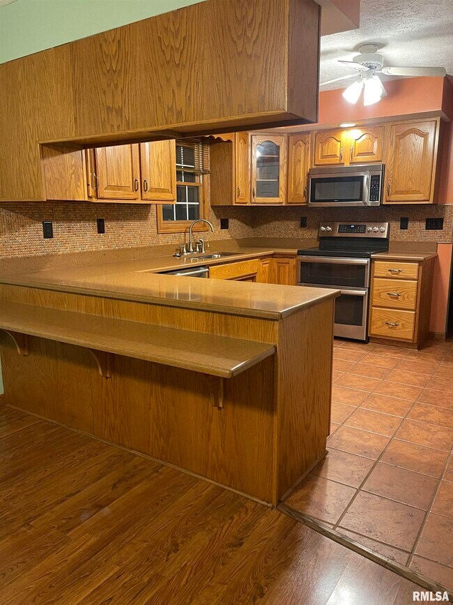 Building Photo - 12488 Cyril James Rd