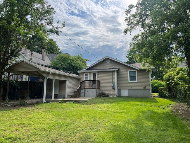 Building Photo - Recently Updated 3 Bedroom near OTC