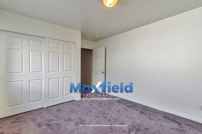 Building Photo - 3 BD 2 BA 1 GAR Townhouse - Taylorsville Utah