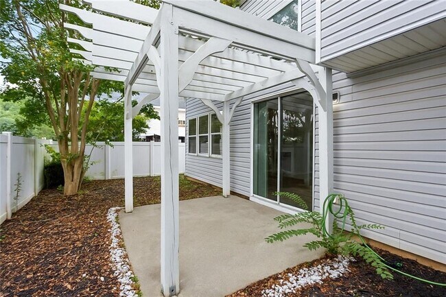 Building Photo - 283 Hiawassee Dr