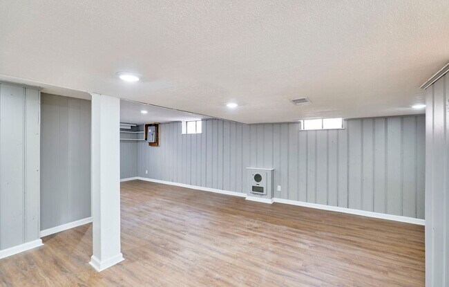 Building Photo - 7361 Melrose Ave