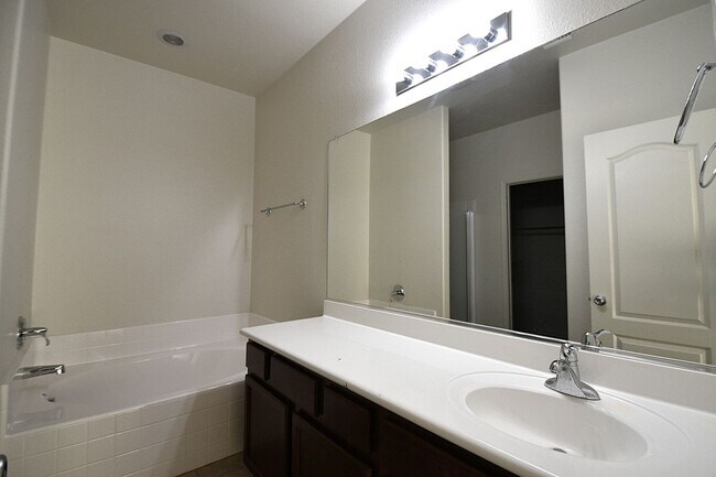 Building Photo - MOVE-IN-READY San Tan Heights Beauty