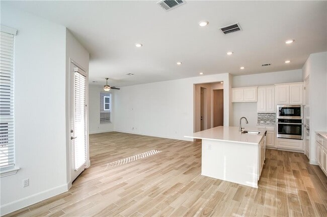 Building Photo - 505 Affazia Ln