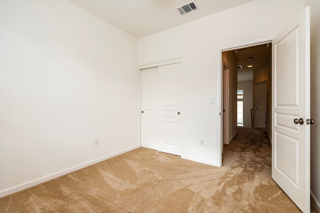 Building Photo - Modern 4BR Townhome w/ Solar, Tesla Powerwalls & 2-Car Garage