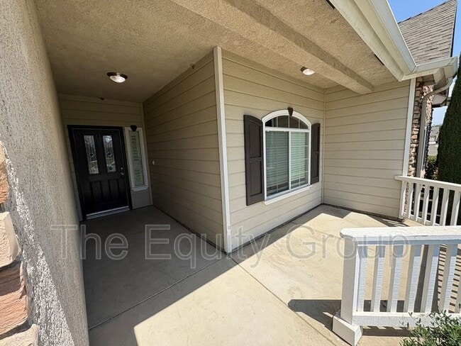 Building Photo - 6226 W Oak Ave