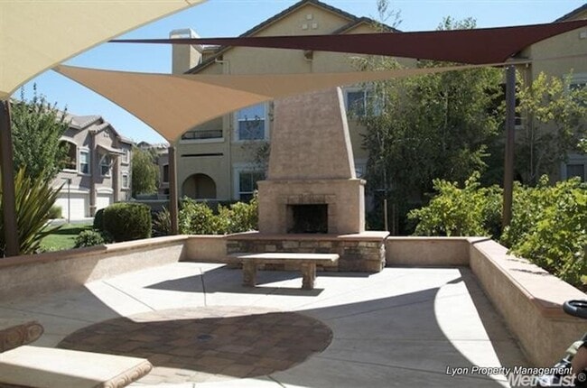 Building Photo - Cozy Condo nestled in Syrah at Natomas!
