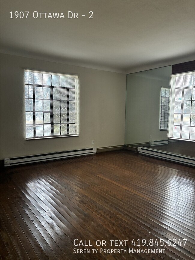 Building Photo - 1907 Ottawa Dr