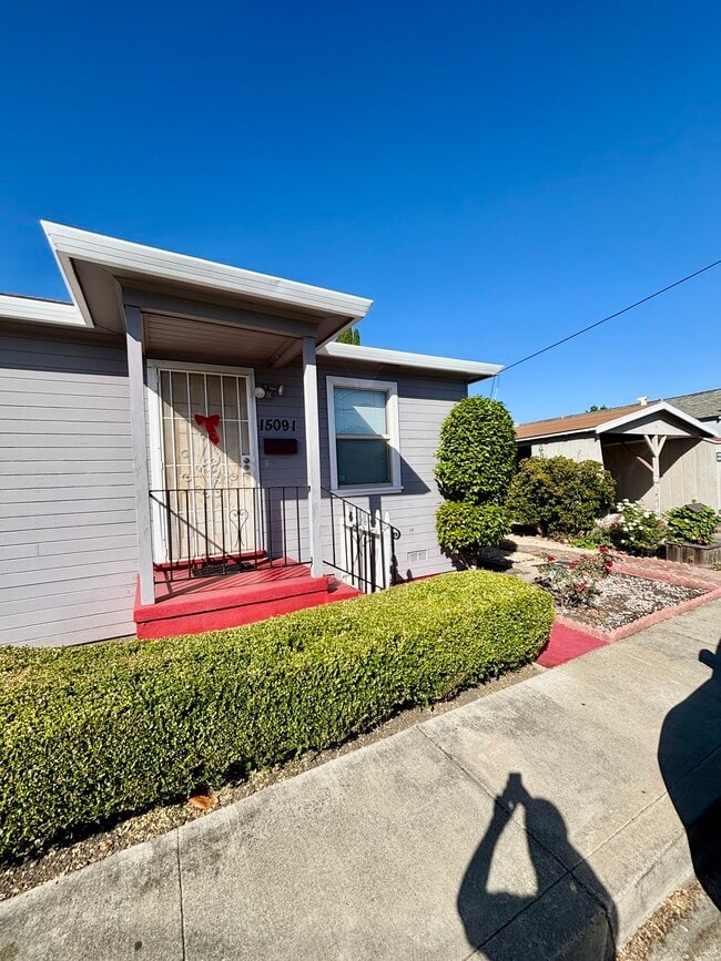 Building Photo - 15091 Robin St