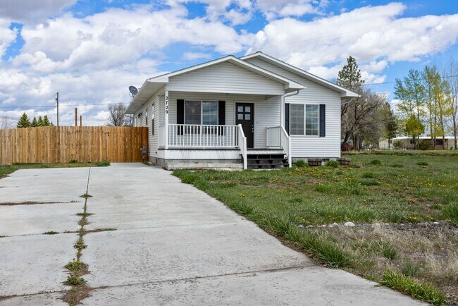 Building Photo - 4 bed 2 bath Home in Idaho Falls