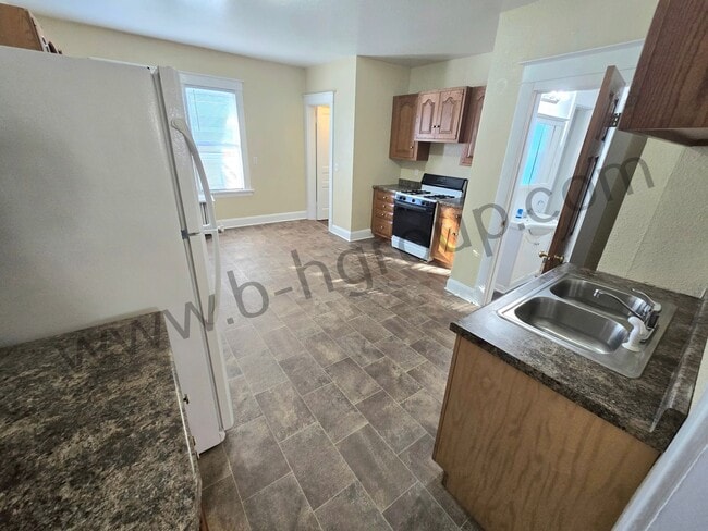 Building Photo - 821 48th St