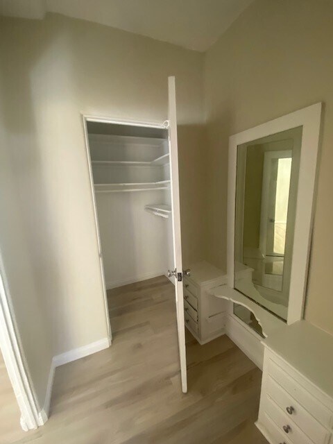 Building Photo - 152 S Sycamore Ave