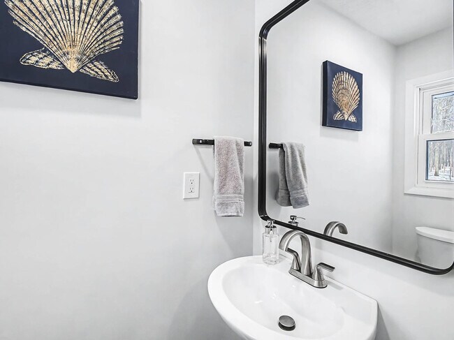 Building Photo - 28649 Jackson Rd