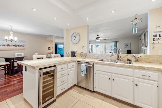 Building Photo - Single Level Condo on the Bay