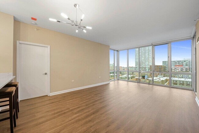 Building Photo - 1629 S Prairie Ave