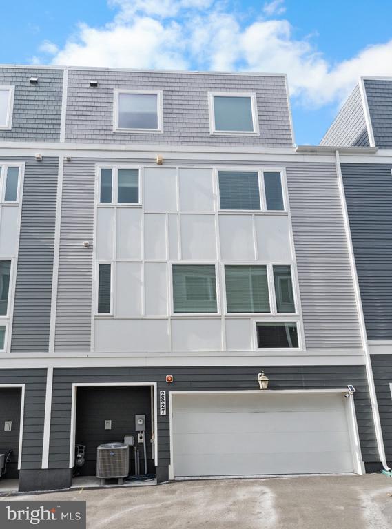 Building Photo - 2827 24th Rd S
