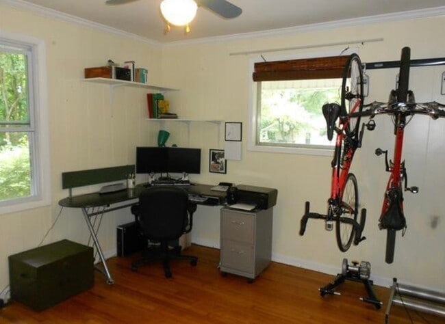 Building Photo - 2 BED 1 BATH WOODBINE COTTAGE