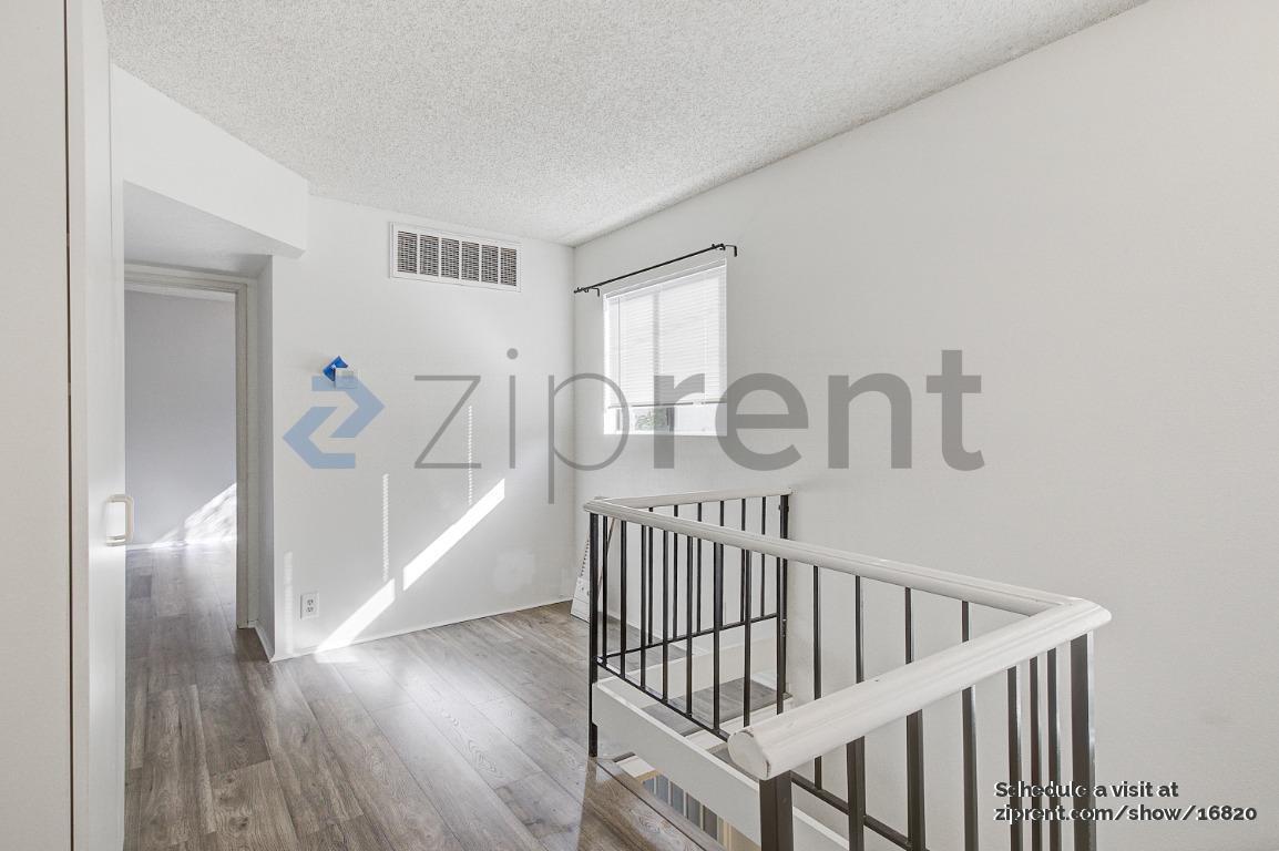 Building Photo - Unit 13
