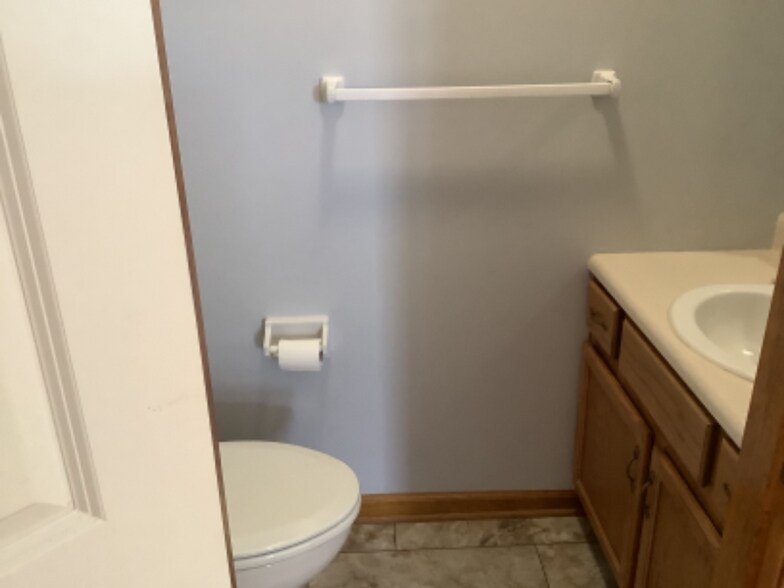 Building Photo - 604 Topper Way