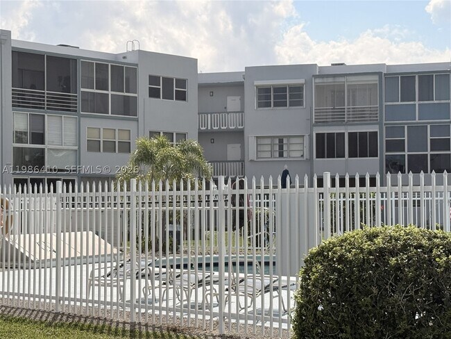 Building Photo - 2223 Park 306 Park