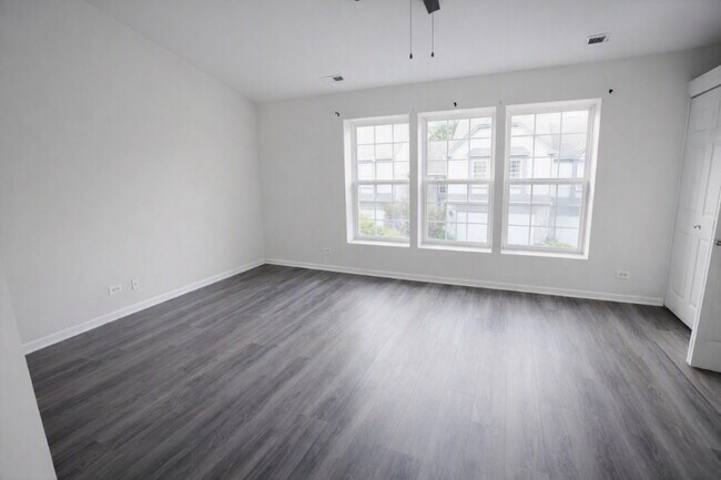 Building Photo - 3224 Bromley Ln