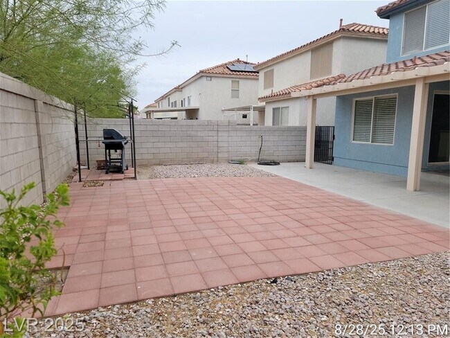 Building Photo - Charming Silverado Ranch Home!