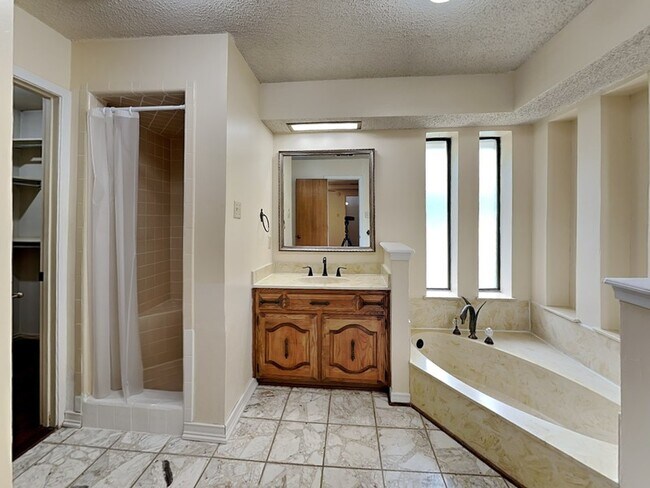Building Photo - 205 Woodpark Ln