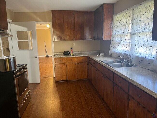 Building Photo - 3915 Elnora Dr