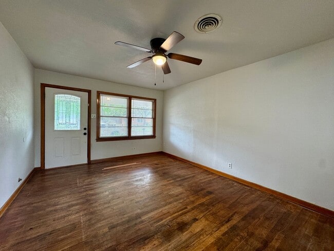 Building Photo - Single-Family Home For Lease
