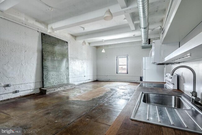 Building Photo - 1804-14 E Hazzard St