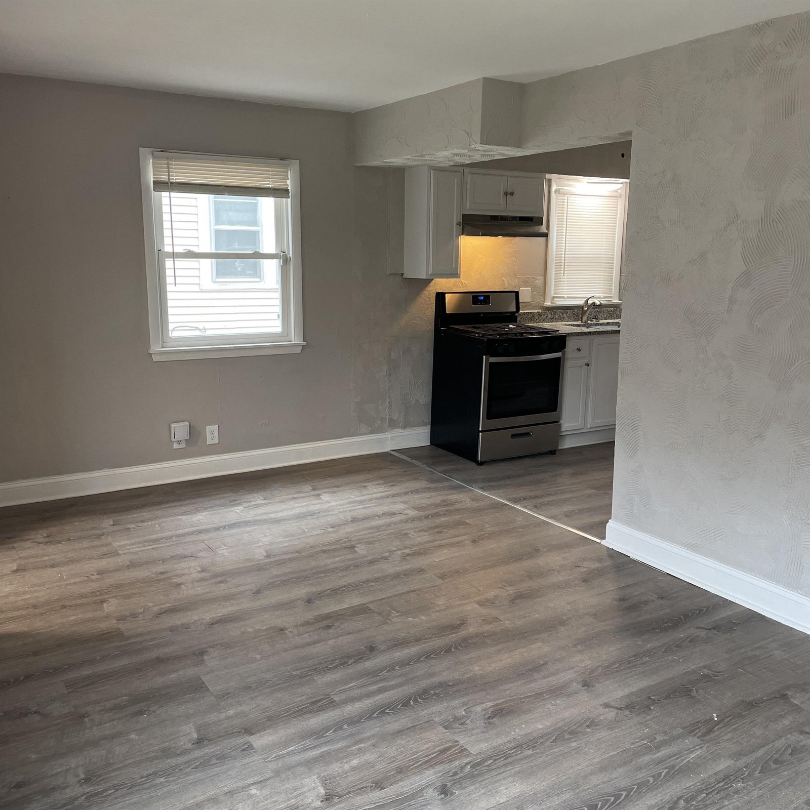 Building Photo - 4031 W Fairmount Ave