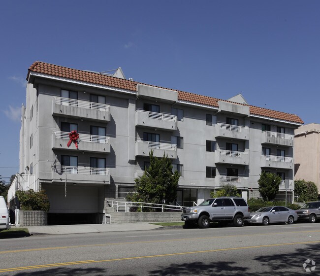 Building Photo - 2449 S Barrington Ave