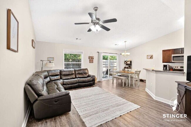 Building Photo - 13 Brindlewood Dr