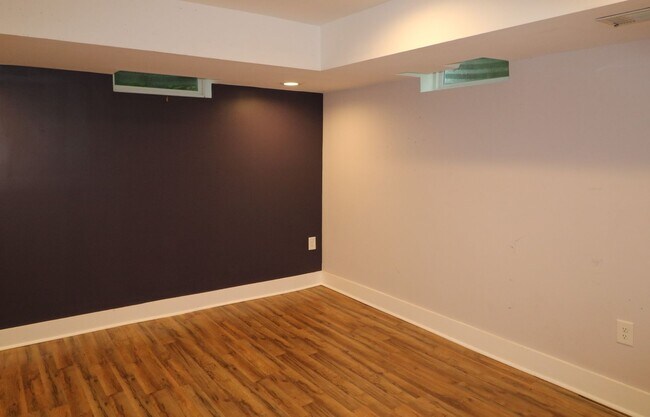 Building Photo - 2833 Wesleyan Ln