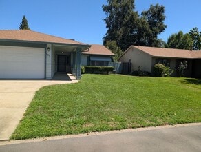 Building Photo - 3 Bedroom House in the Pernie Trail Park N...