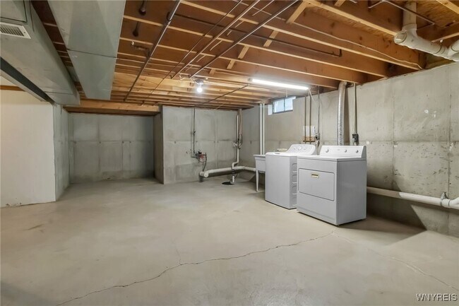 Building Photo - 16 Hubbardston Pl