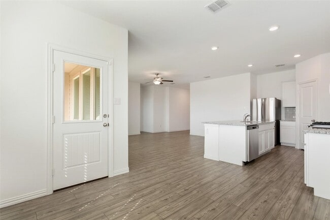 Building Photo - 2157 Clarion Dr