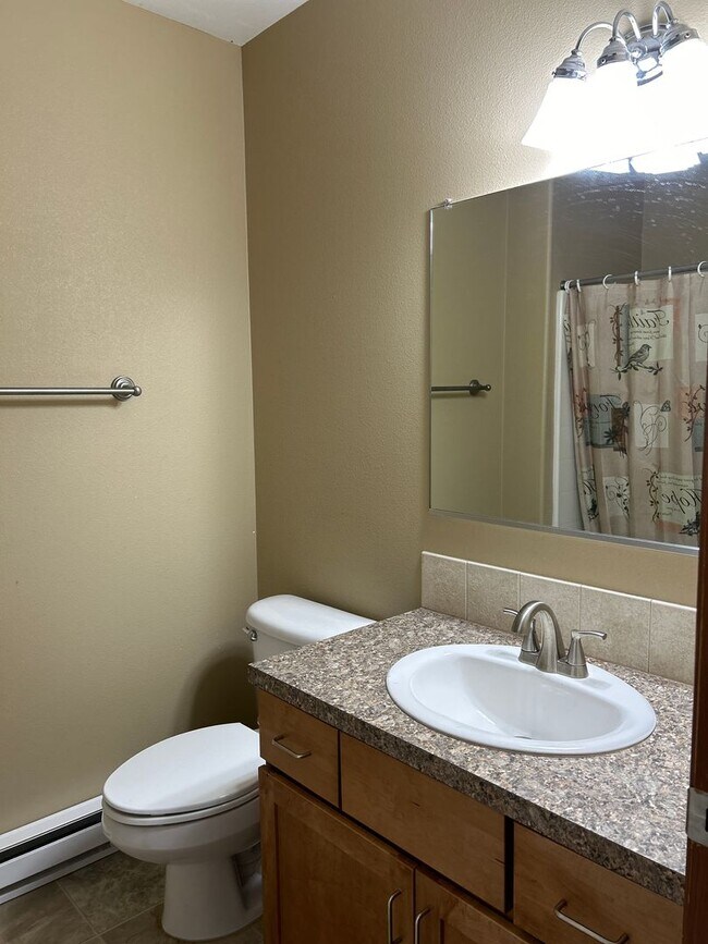 Building Photo - Townhouse for Rent in North Spokane