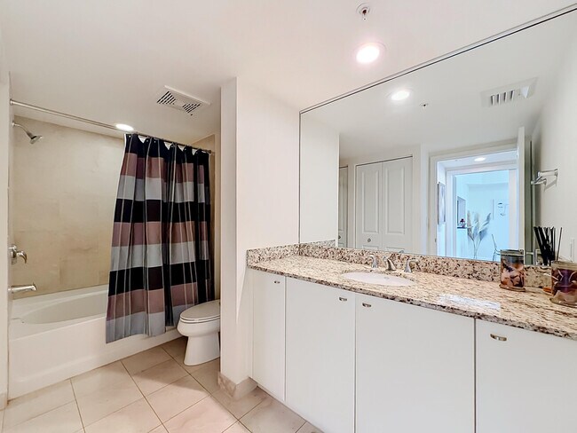 Building Photo - 610 W Las Olas Blvd