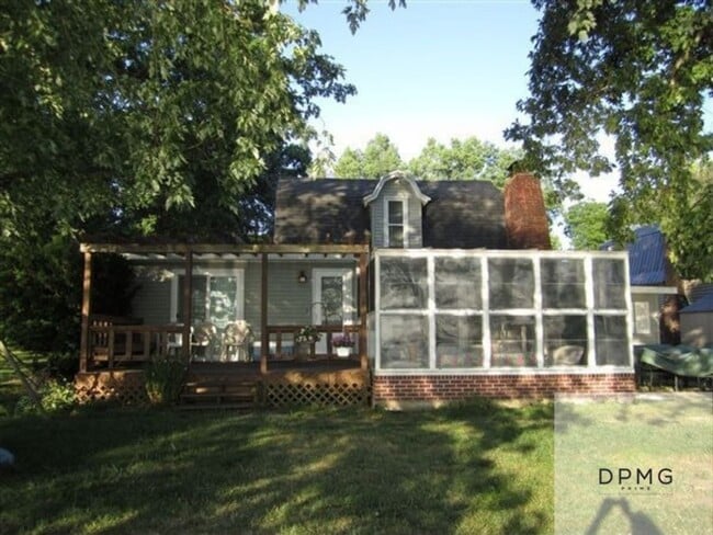 Building Photo - 9310 Oakdale Dr