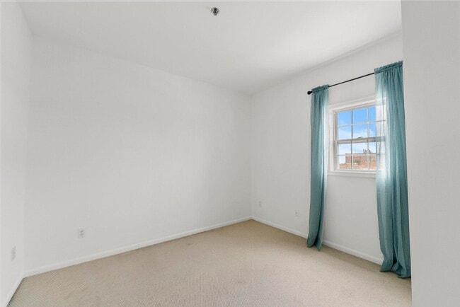 Building Photo - 318 54th St