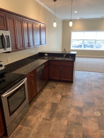 Building Photo - 400 Spencer St