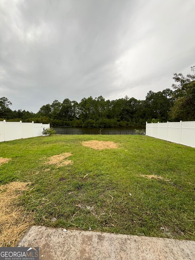 Building Photo - 207 Royal Palms Ave