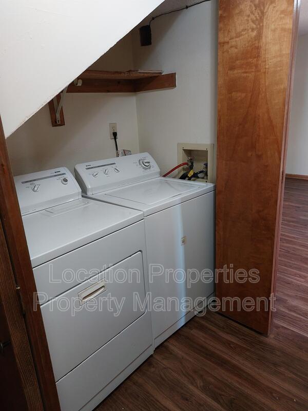 Building Photo - 1903 W 3rd St