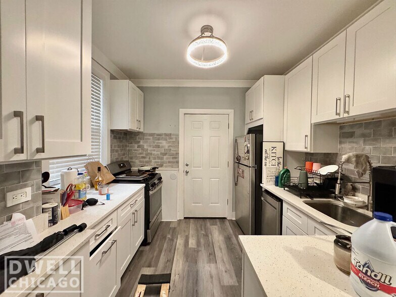 Building Photo - 4208 N Clark St
