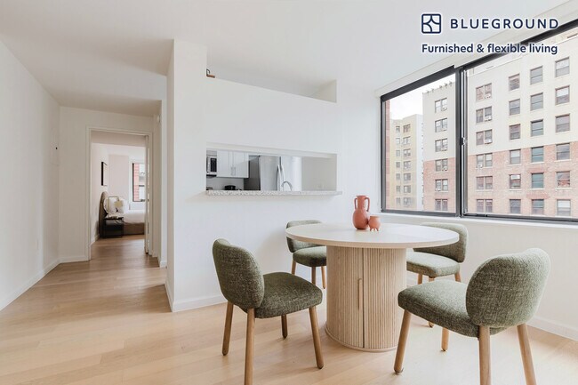 Building Photo - 255 W 94th St