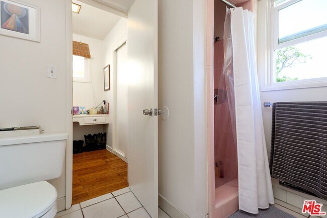 Building Photo - 5615 Wenlock St