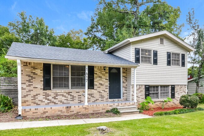 Building Photo - 1617 Bobolink Ln NE