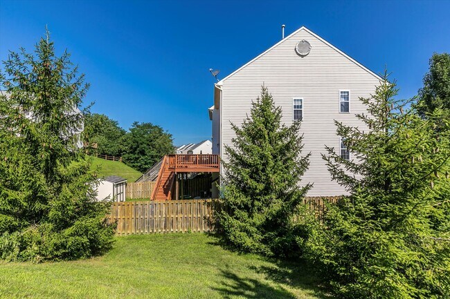 Building Photo - Twin Arch