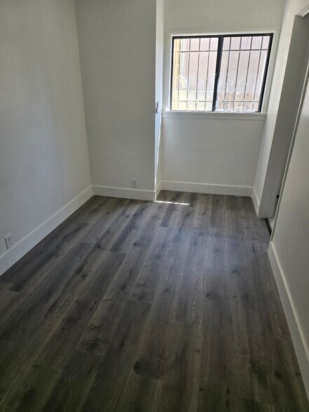 Dining Area - 3454 West Blvd