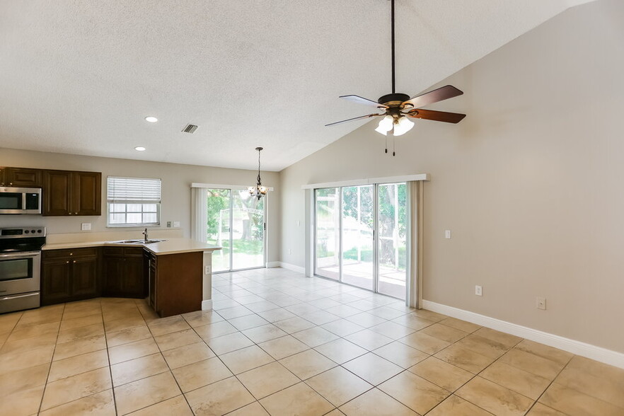 Building Photo - 3049 NW 72nd Ave